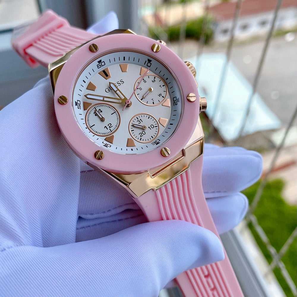 Montre Guess Athena pour femme avec cadran blanc et rose