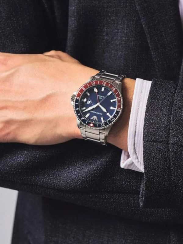 Montre Emporio Armani GMT double fuseau horaire en acier inoxydable argenté pour homme