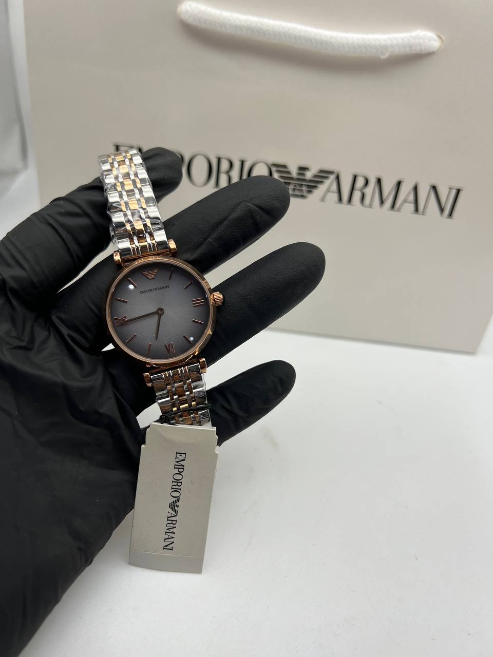 Montre bicolore Emporio Armani à deux aiguilles en acier inoxydable pour femme
