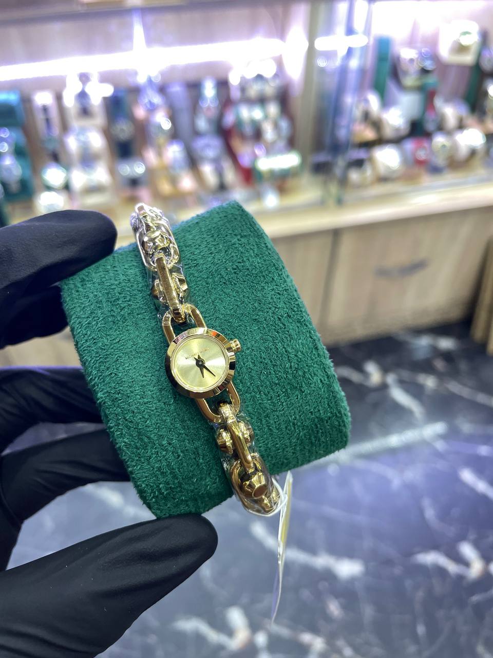 Michael Kors
Petite montre-bracelet dorée Astor à maillons