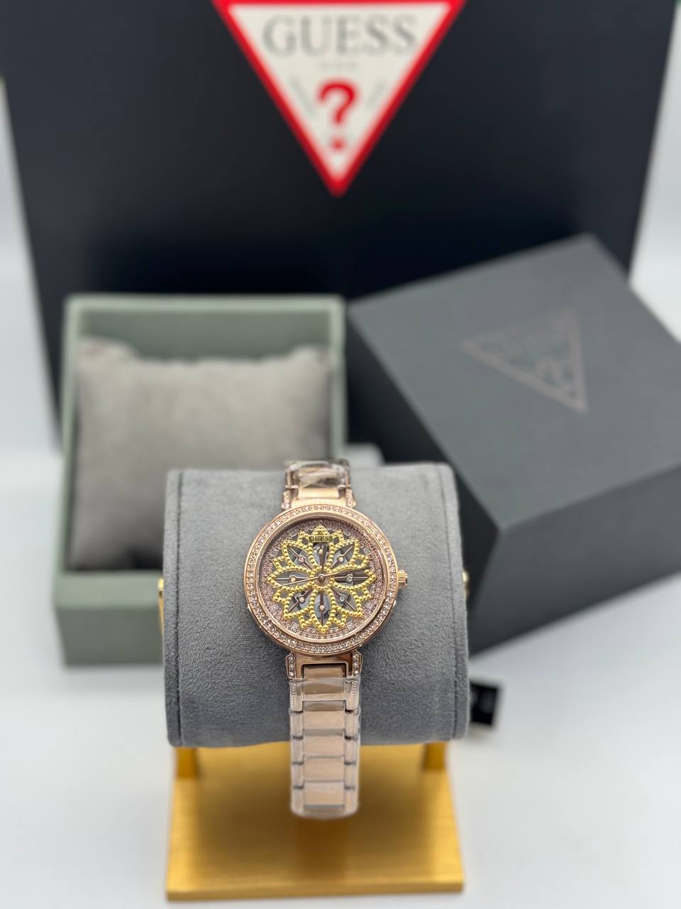 Guess US Montre analogique florale dorée pour femme