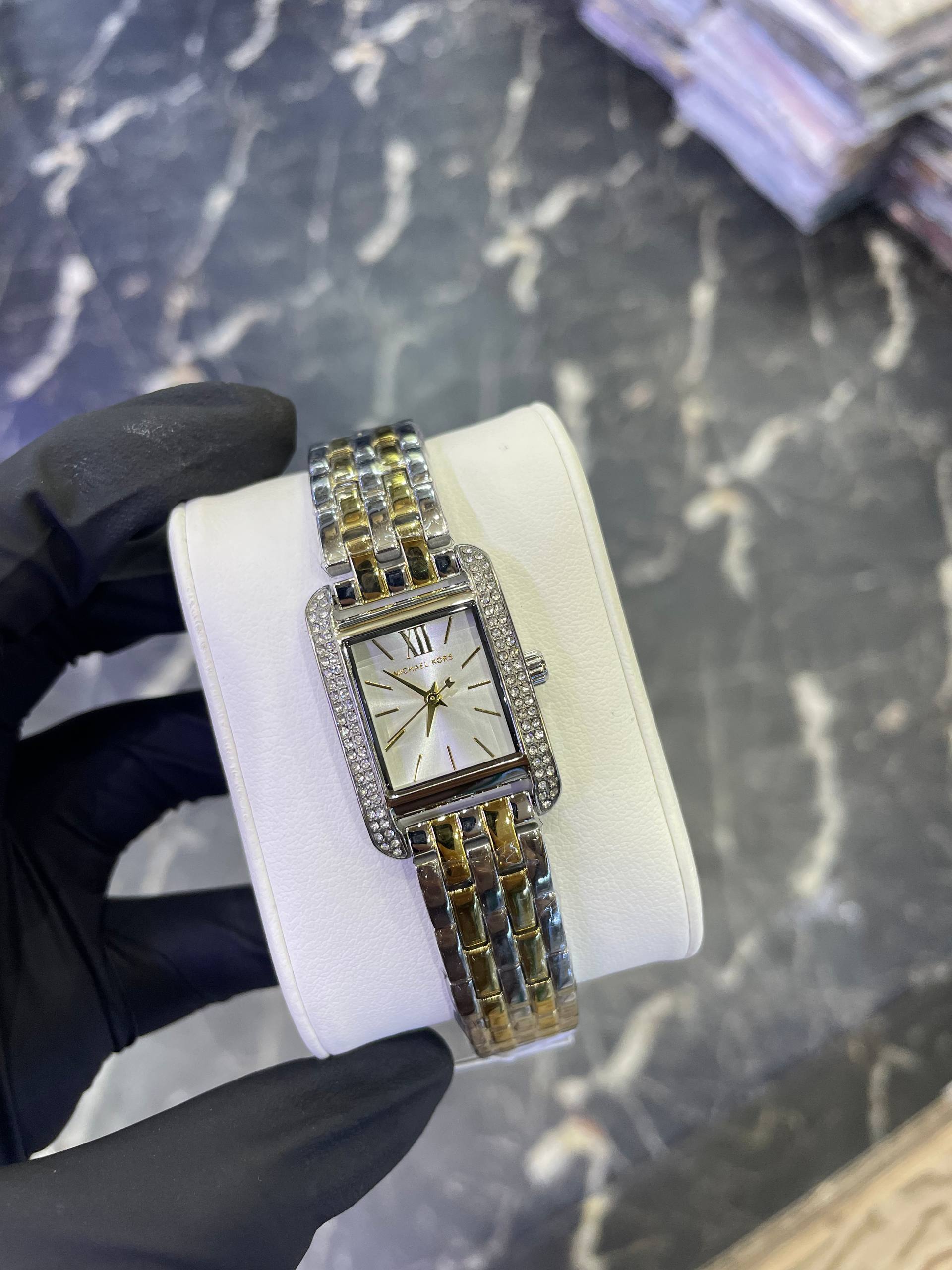 Montre Michael Kors pour femme, MKO1035
