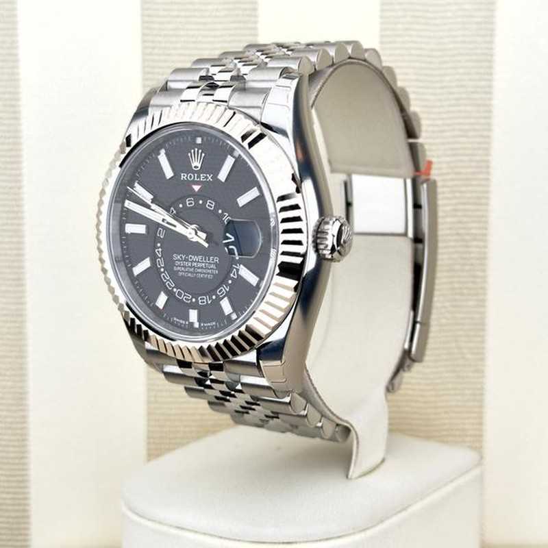 Steel bracelet
BLACK SKY-DWELLER