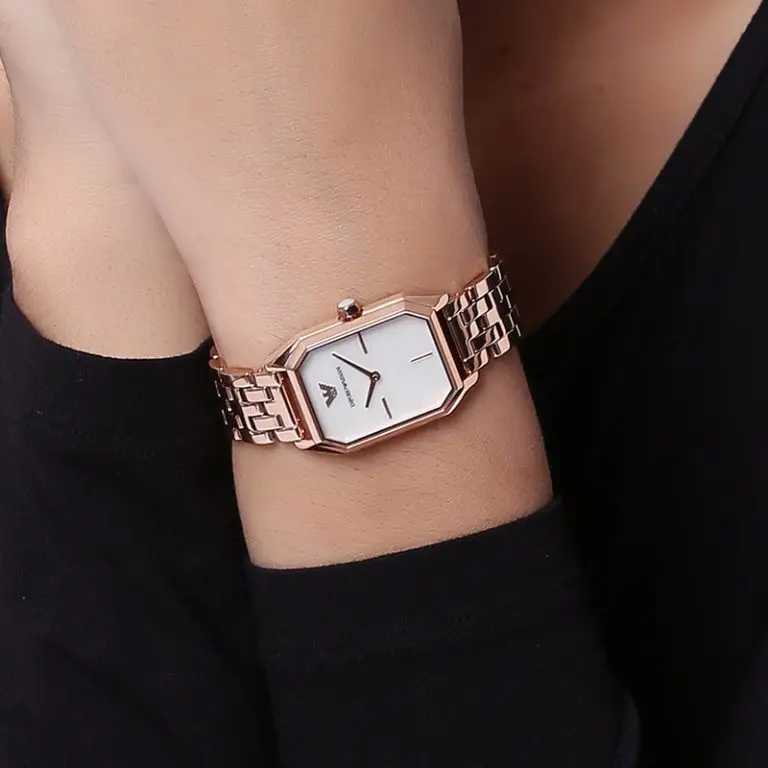Montre EMPORIO ARMANI Pour Femme, AR11147