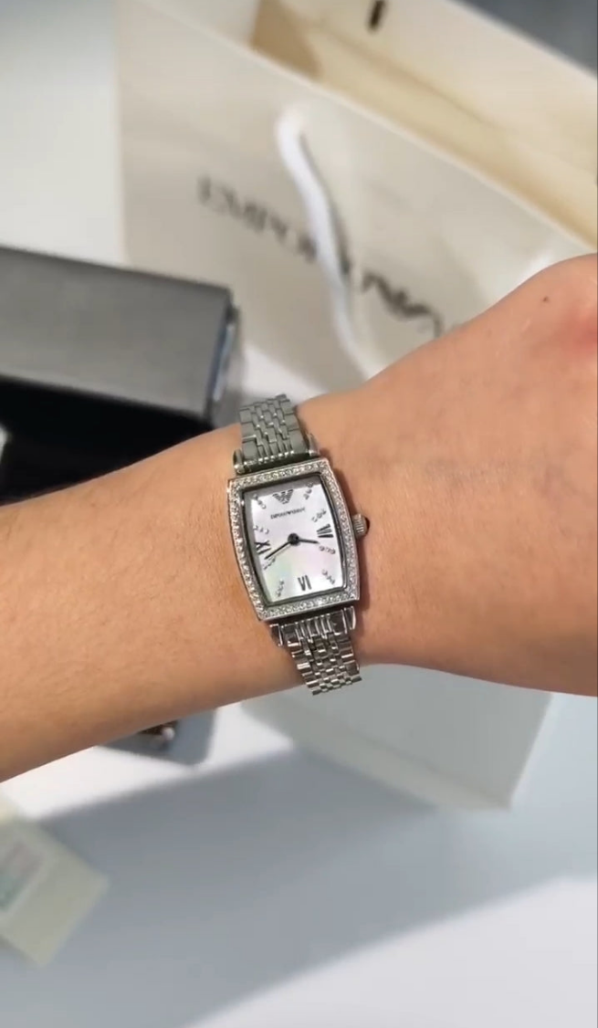 Emporio Armani
montre deux aiguilles en acier inoxydable