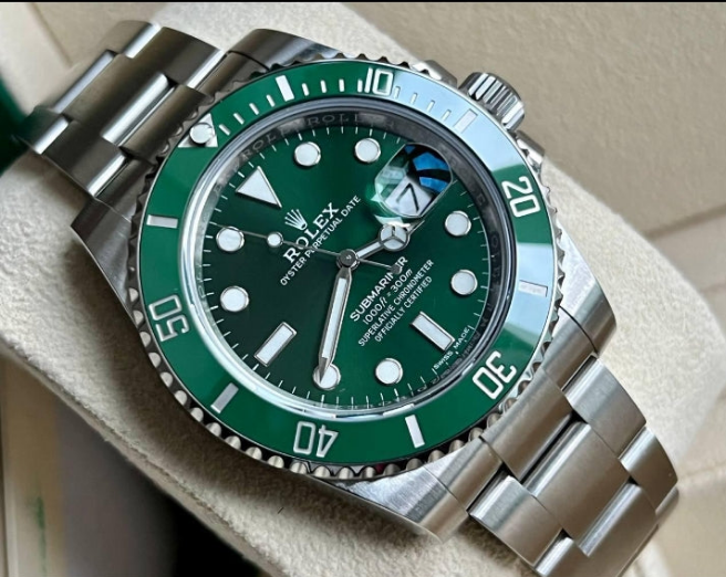 Montre RLX Submariner Vert "Hulk" 116610LV pour homme