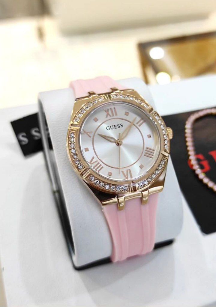 Devinez 
bracelet rose cosmo pour femme