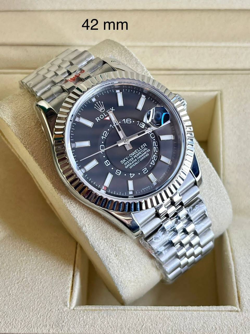 Steel bracelet
BLACK SKY-DWELLER