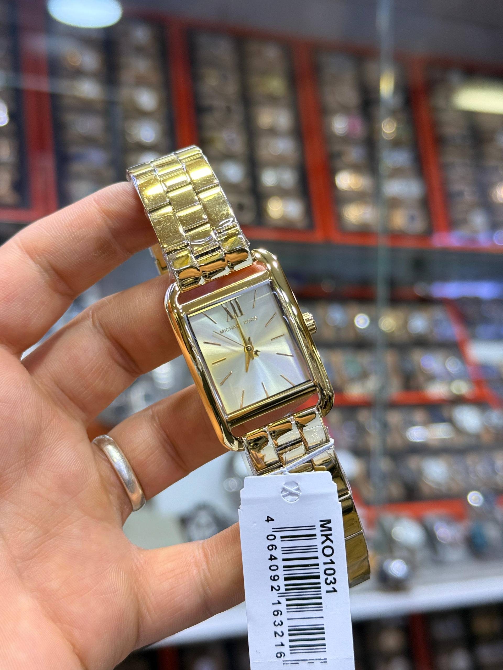 MK Outlet
Petite montre Monroe doré