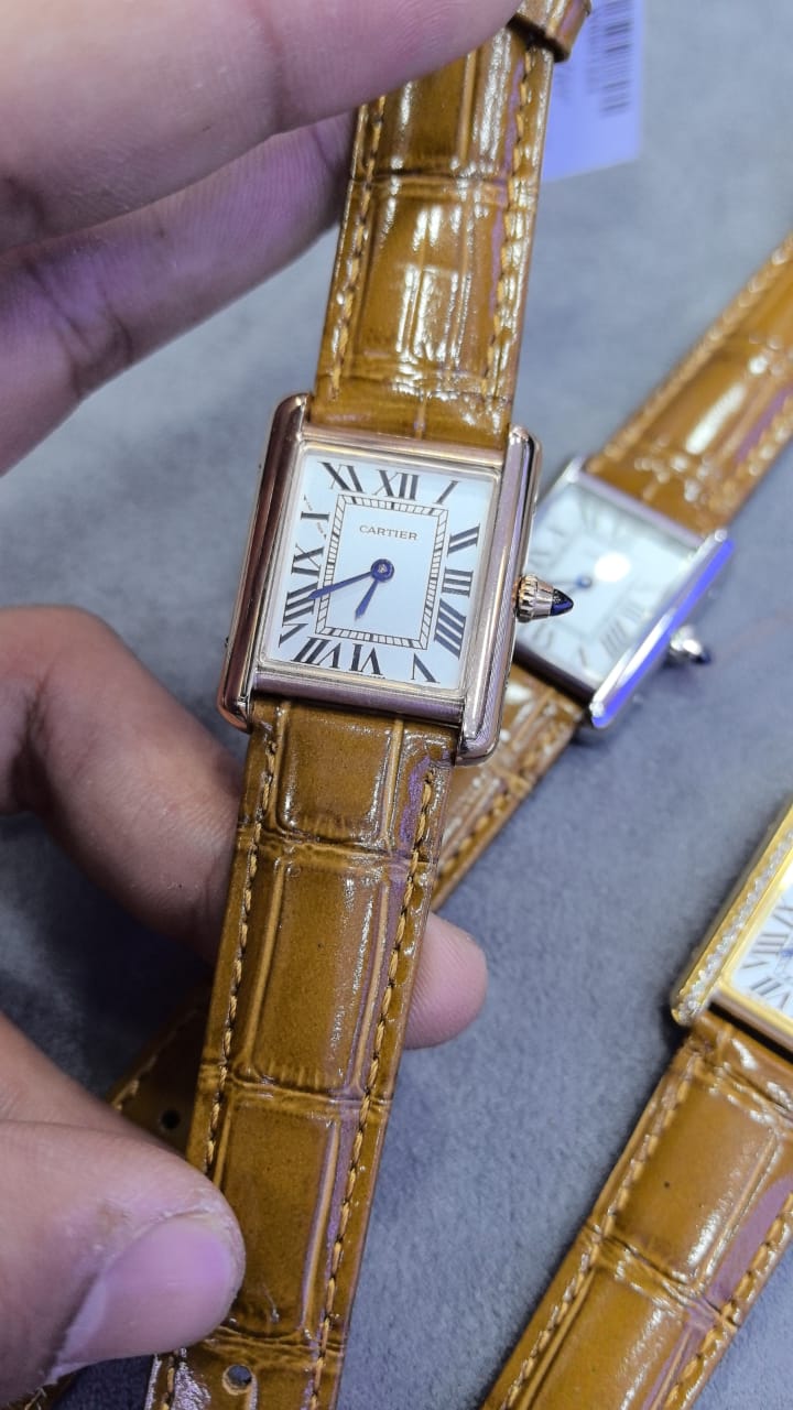 Montre Tank Louis Cartier
Petit modèle, mouvement mécanique à remontage manuel, or rose
