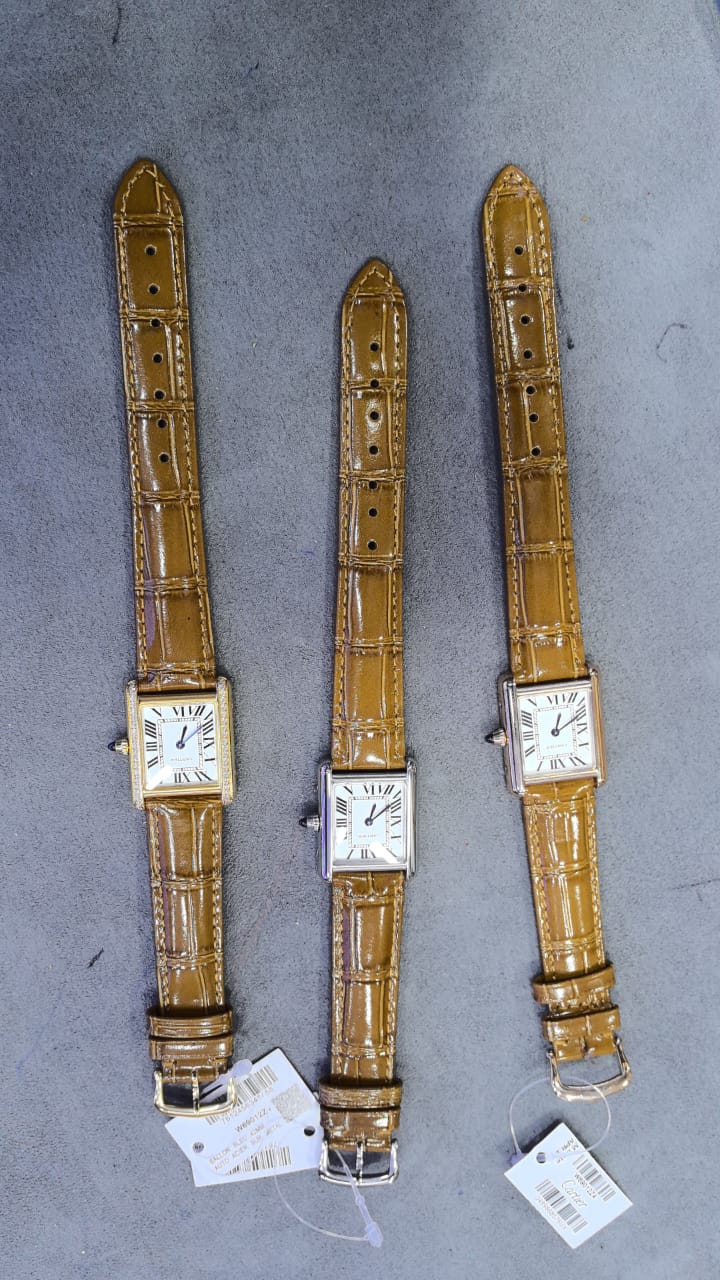 Montre Tank Louis Cartier
Petit modèle, mouvement mécanique à remontage manuel, or rose