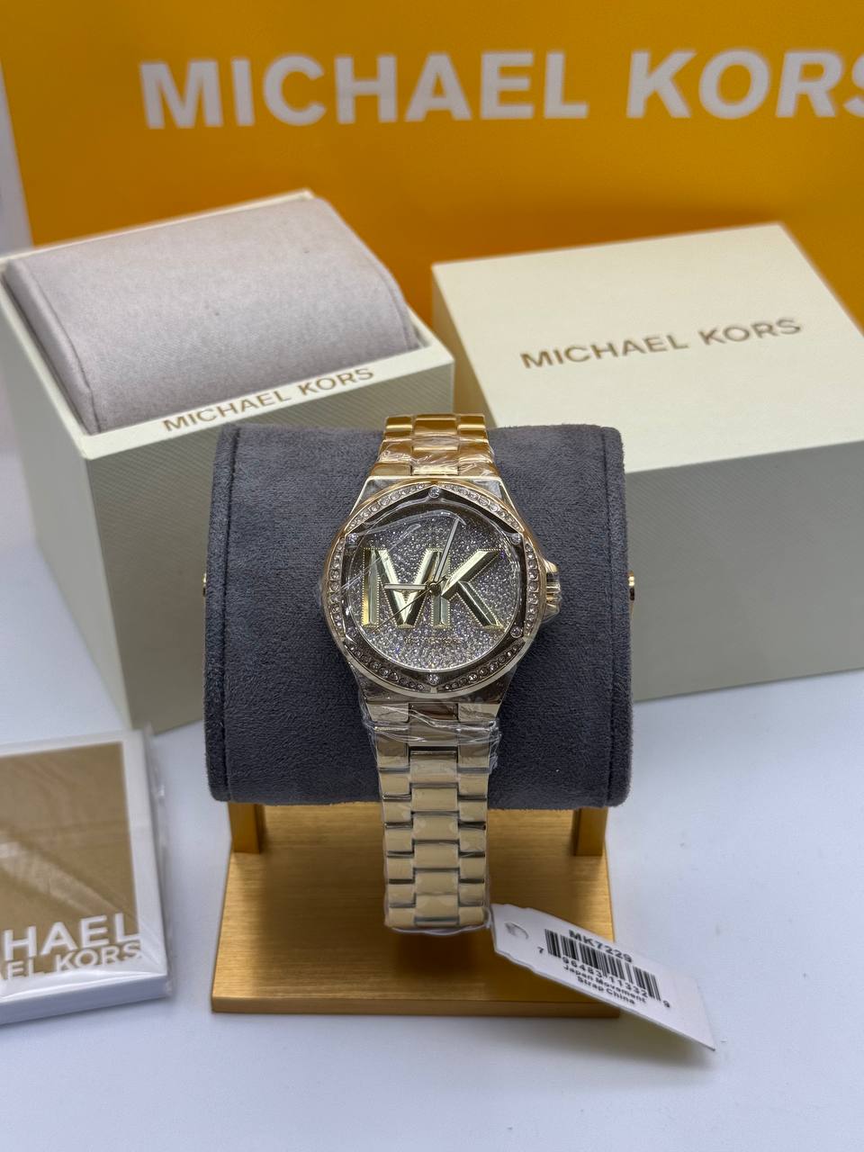 Michael Kors
Montre Lennox logo dorée à cristaux et pierres pavées