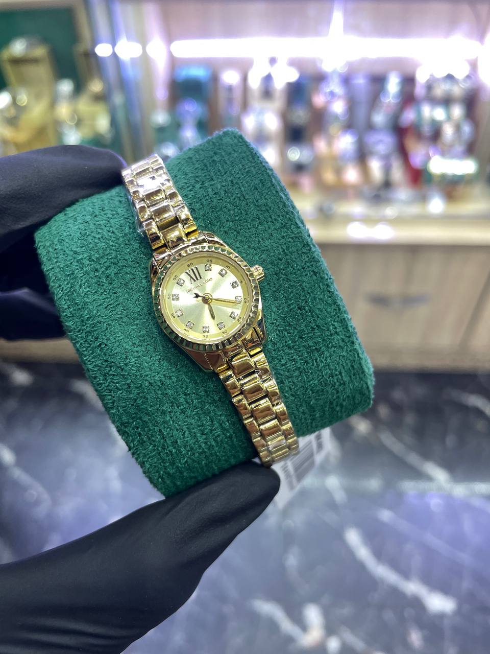 Michael Kors
Montre miniature Lexington dorée avec pavé